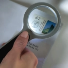 Lupa z lampką LED kolor czarny (MAC9223803)