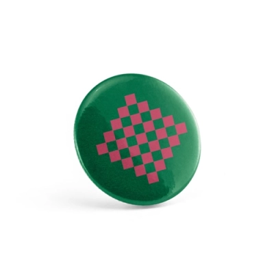 Button P'IN 12. Button P'IN 12. Okrągła przypinka magnetyczna z otwieraczem do butelek